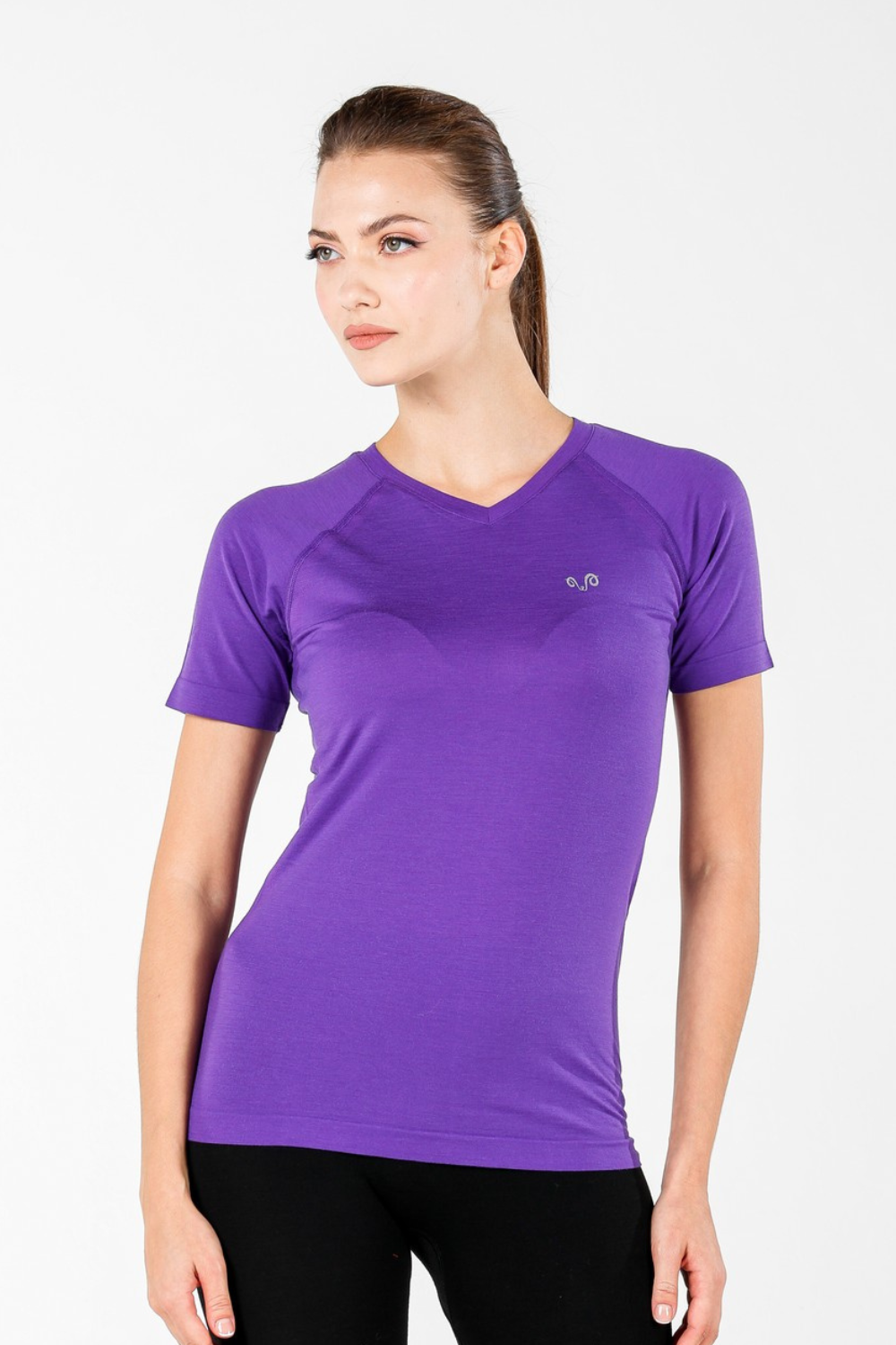 Дамска безшевна тениска ELMA от мерино